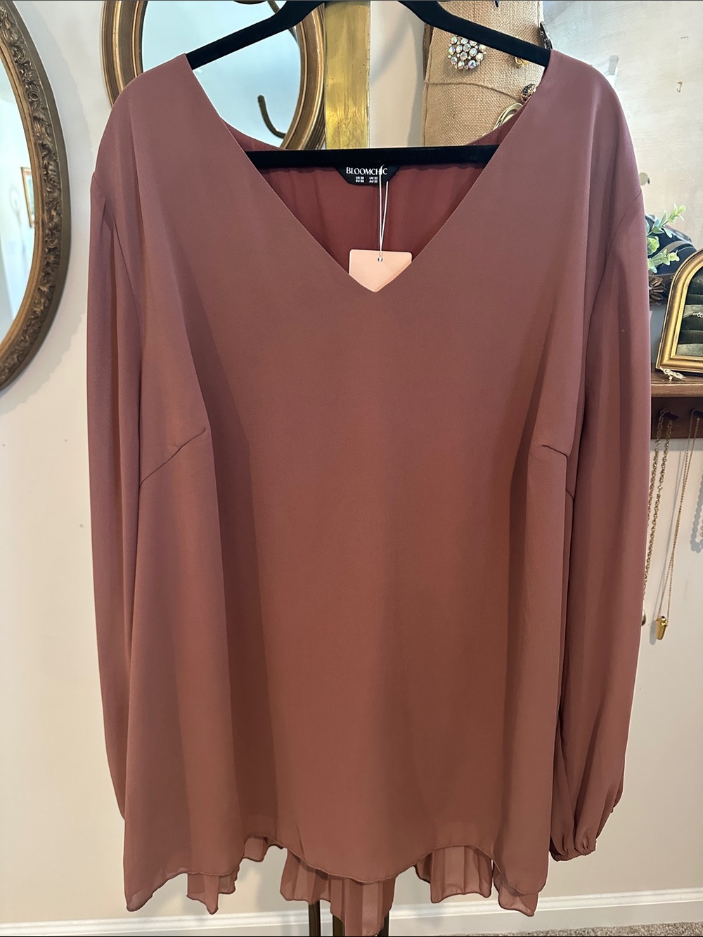 Bloomchic Dusty Rose V-Neck Long Sleeve Blouse. Size 28. NWT
